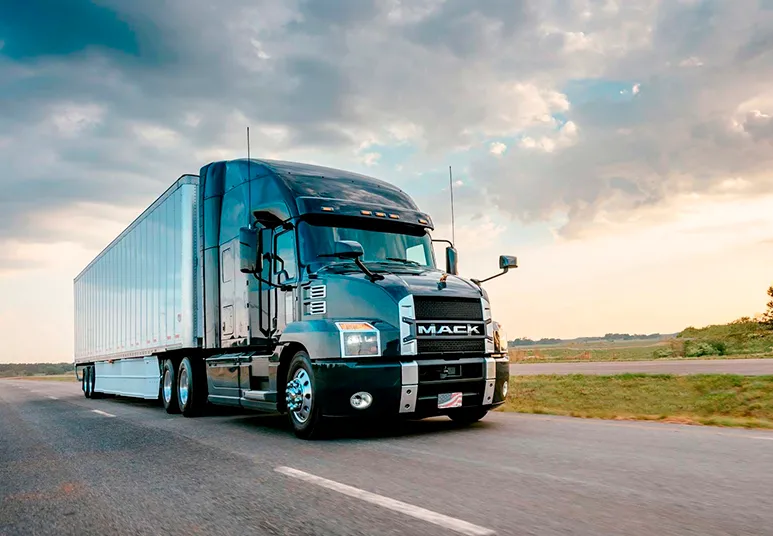 Venta de tractocamiones de carga pesada Mack Trucks nuevos y seminuevos en Aguascalientes.