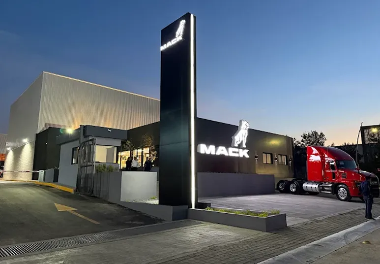Concesionario de venta de tractocamiones Mack Trucks y taller de servicio en Guadalajara.