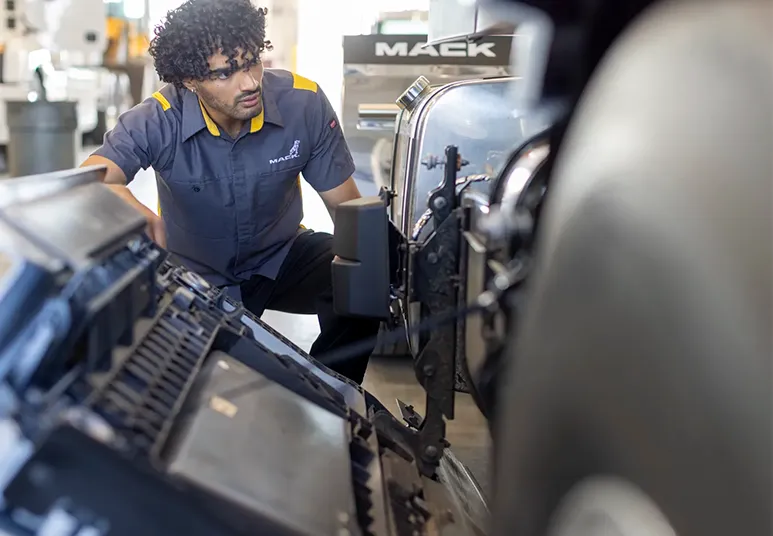 Servicio de mantenimiento mecánico y diagnóstico para camiones Mack en Matehuala, San Luis Potosí.
