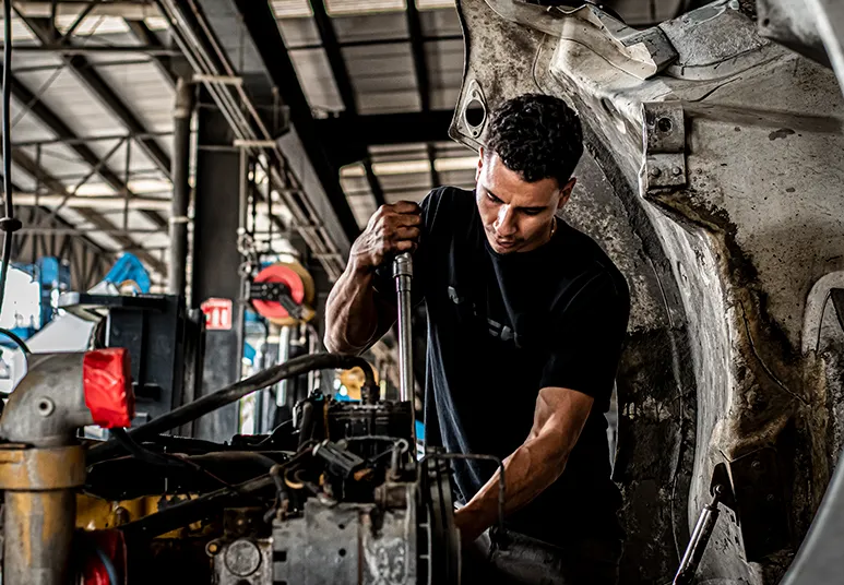 Taller de reparación y servicio técnico para camiones Mack Trucks en Monterrey, Nuevo León.